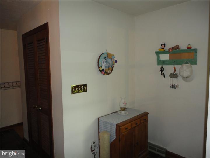 611 Scotch Road Pennington, NJ 08534 - Photo 4 of 21 Foyer