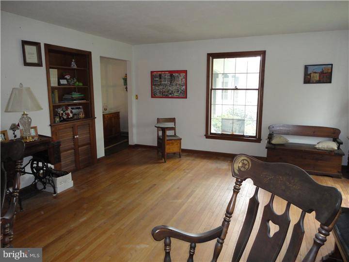 611 Scotch Road Pennington, NJ 08534 - Photo 6 of 21 Living Room