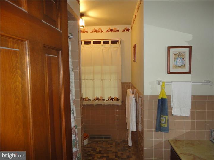 611 Scotch Road Pennington, NJ 08534 - Photo 9 of 21 Bathroom