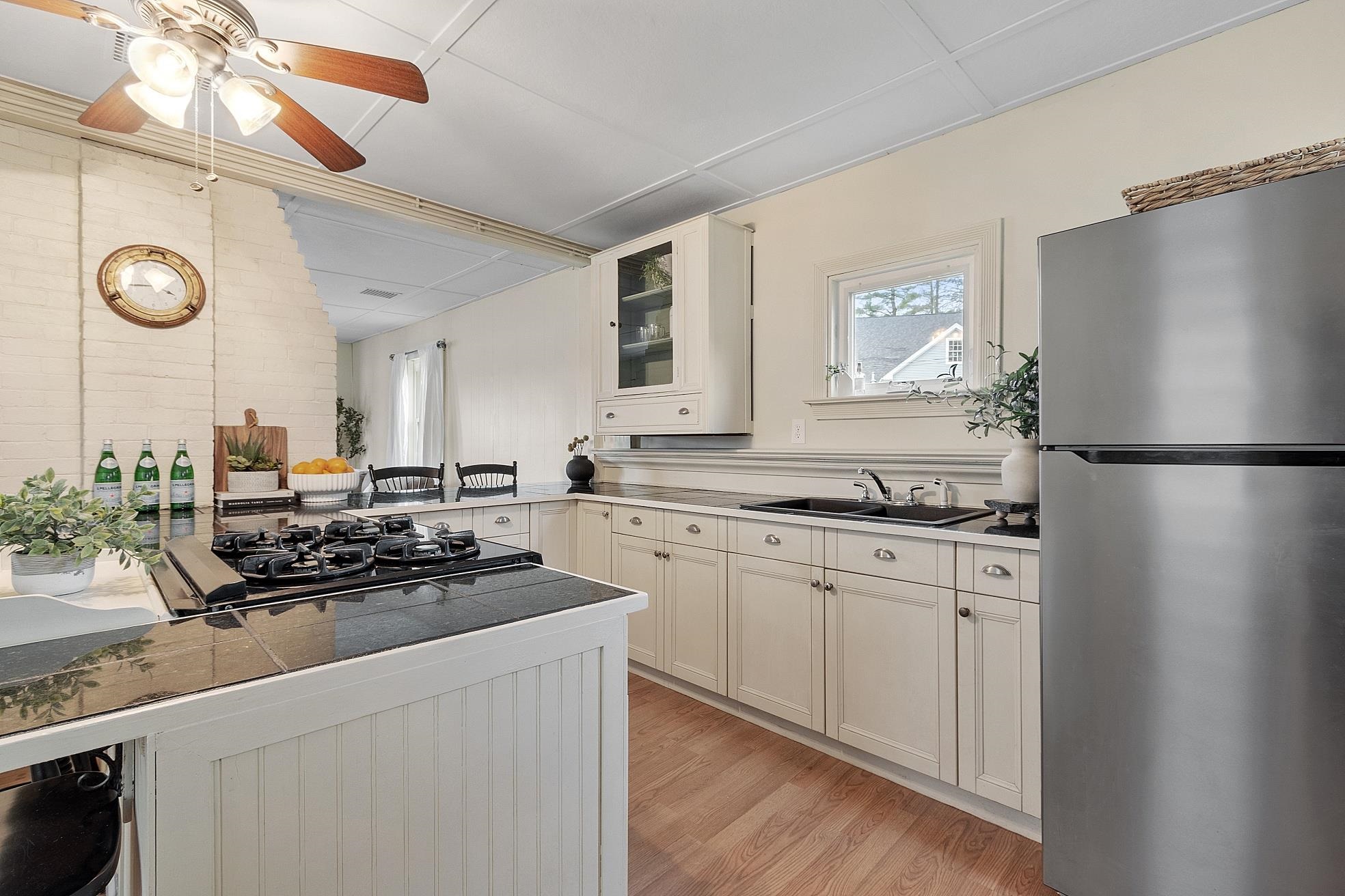 9 North Shore Road Derry, NH 03038 - Photo 4 of 40