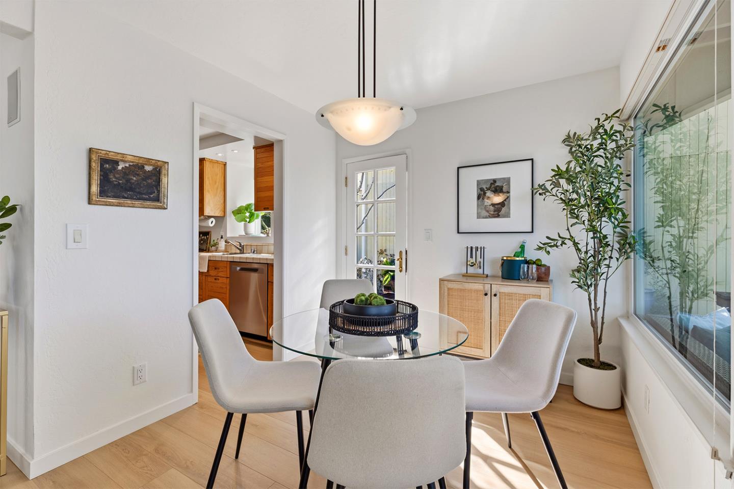 11 Berkeley Court Santa Cruz, CA 95062 - Photo 17 of 50 a dining room with furniture and window