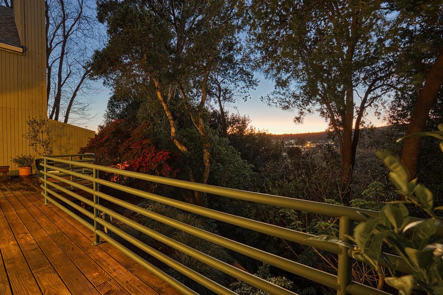 11 Berkeley Court Santa Cruz, CA 95062 - Photo 49 of 50 a view of a balcony with trees
