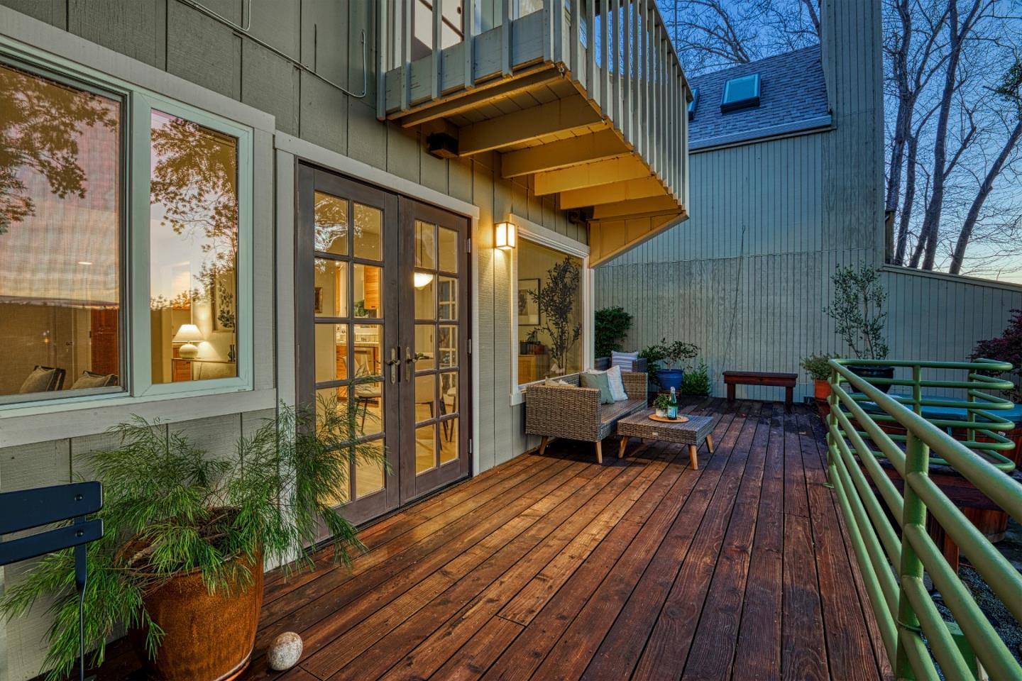 11 Berkeley Court Santa Cruz, CA 95062 - Photo 5 of 50 a backyard of a house with seating space