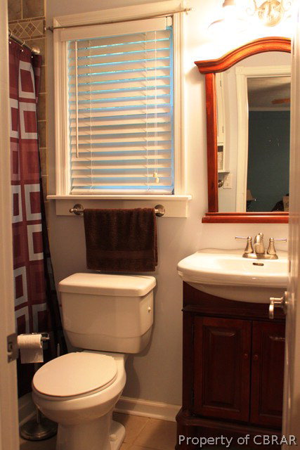 8845 Marlfield Road Gloucester, VA 23061 - Photo 9 of 17