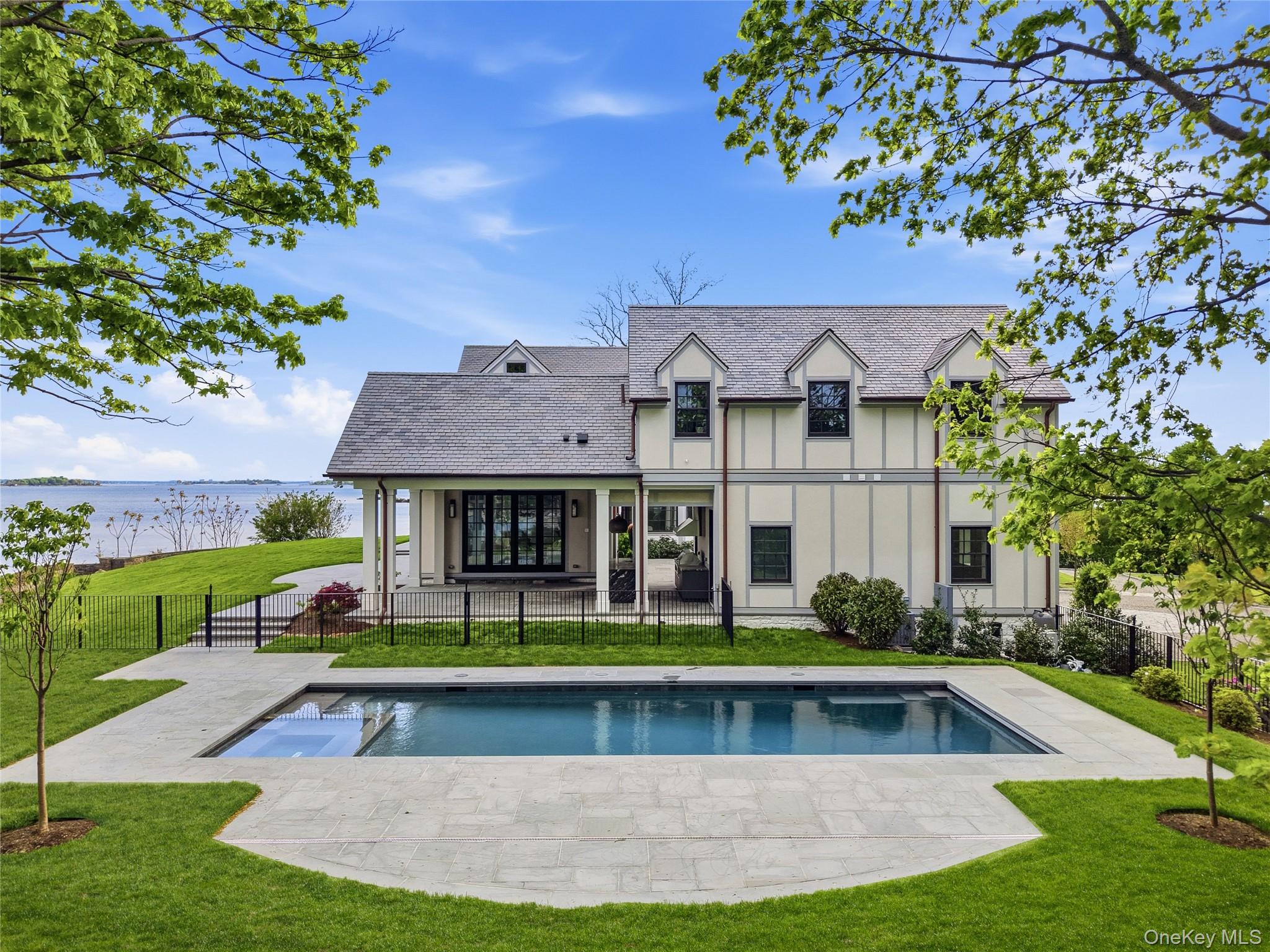104 Premium Point Larchmont, NY 10538 - Photo 4 of 44
