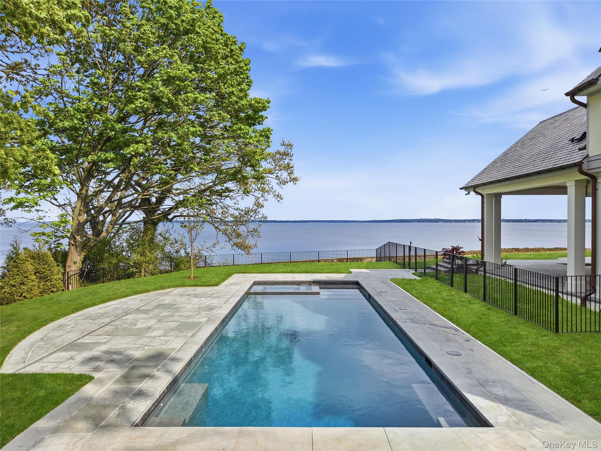 104 Premium Point Larchmont, NY 10538 - Photo 5 of 44