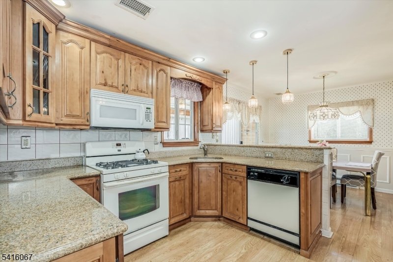 13 Little Doe Run Oak Ridge, NJ 07438 - Photo 11 of 29