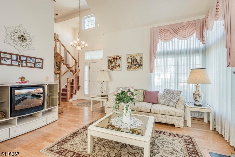 13 Little Doe Run Oak Ridge, NJ 07438 - Photo 7 of 29