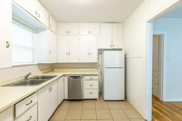 $1,075 | 2120 28th Street, Lubbock, TX 79411