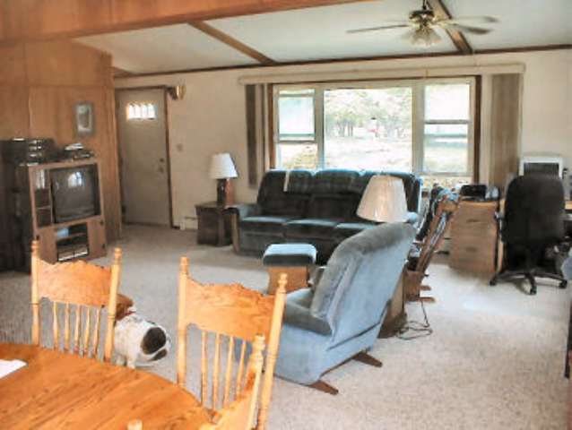 1589 West Fairview Road Freeport, IL 61032 - Photo 4 of 9 Gallery Image 4