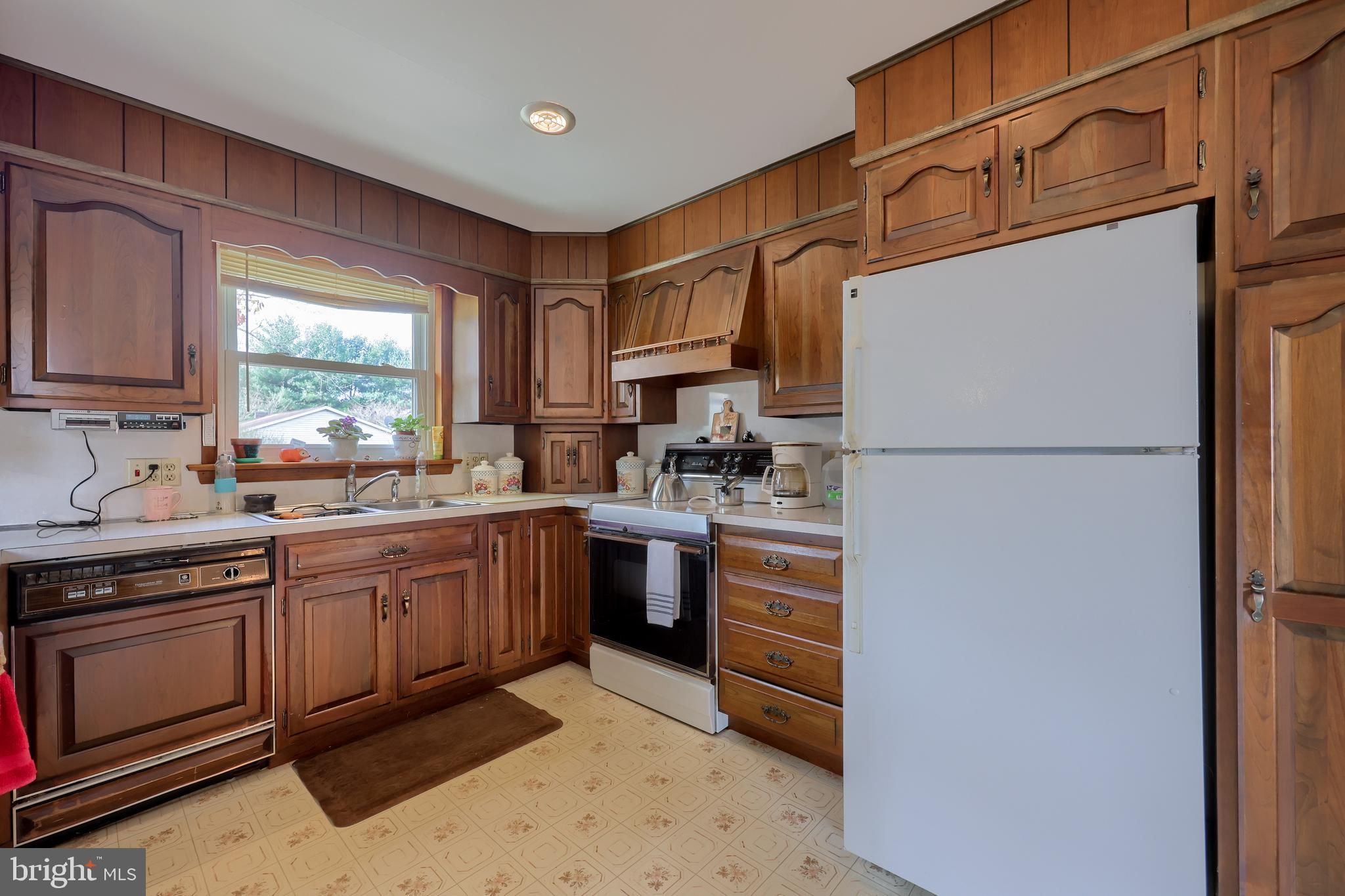 108 Briar Hill Road Lititz, PA 17543 - Photo 9 of 29