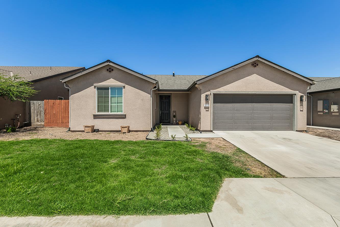 212 Panther Street Reedley, CA 93654 - Photo 1 of 17 Gallery Image 1