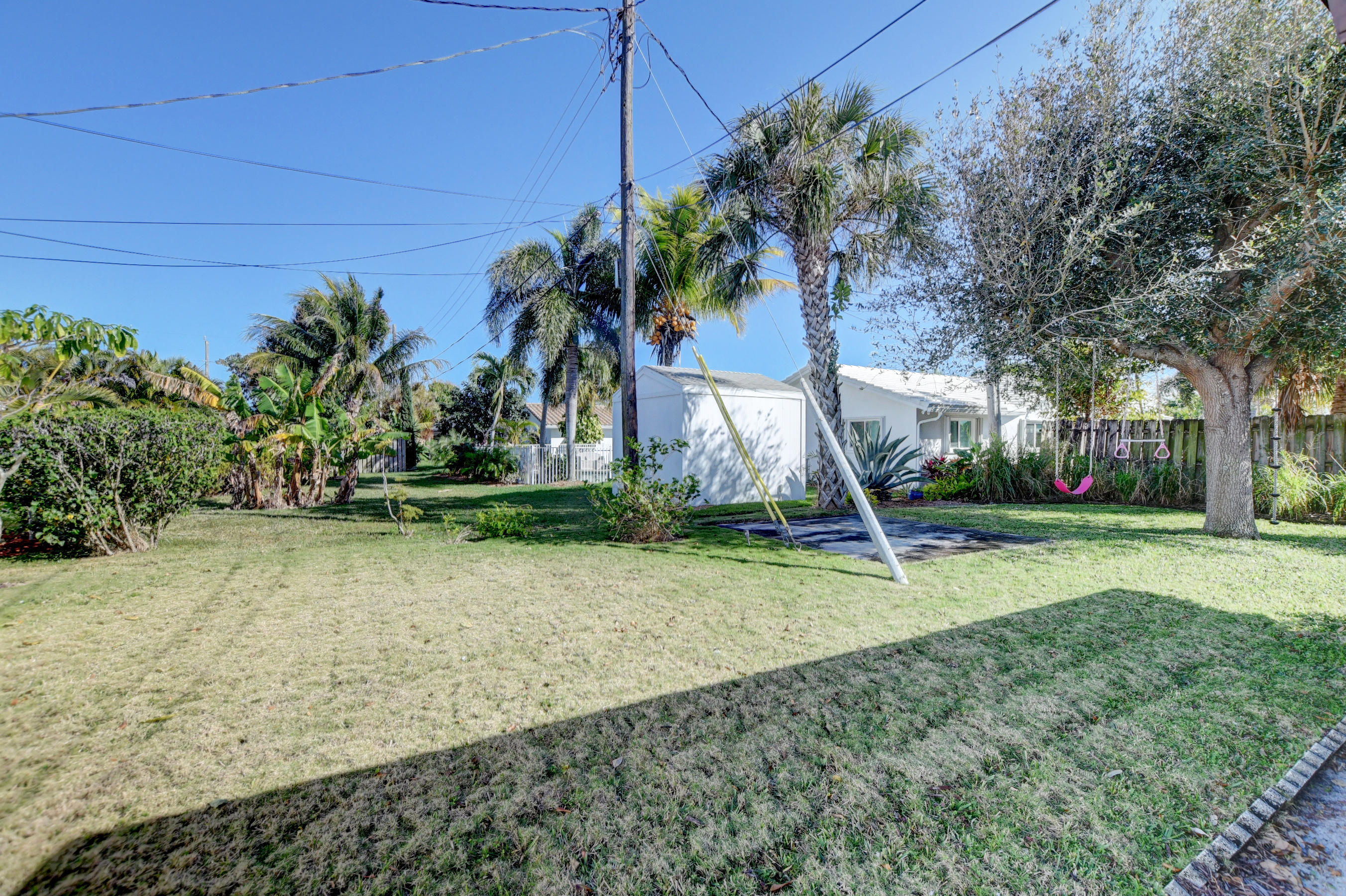 4554 Northeast 4th Avenue Boca Raton, FL 33431 - Photo 32 of 37 32_Big green backyard