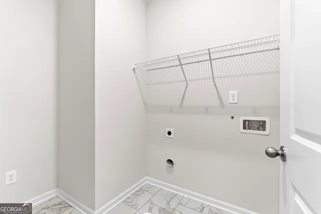 a view of empty room with a ceiling fan