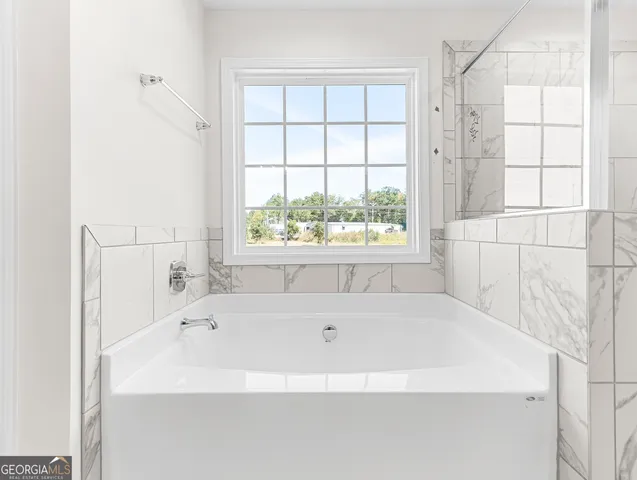 a view of a house with backyard and porch