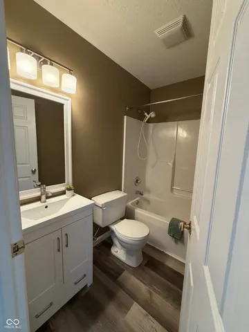 $239,908 | 5849 Regency Drive, Columbus, IN 47203