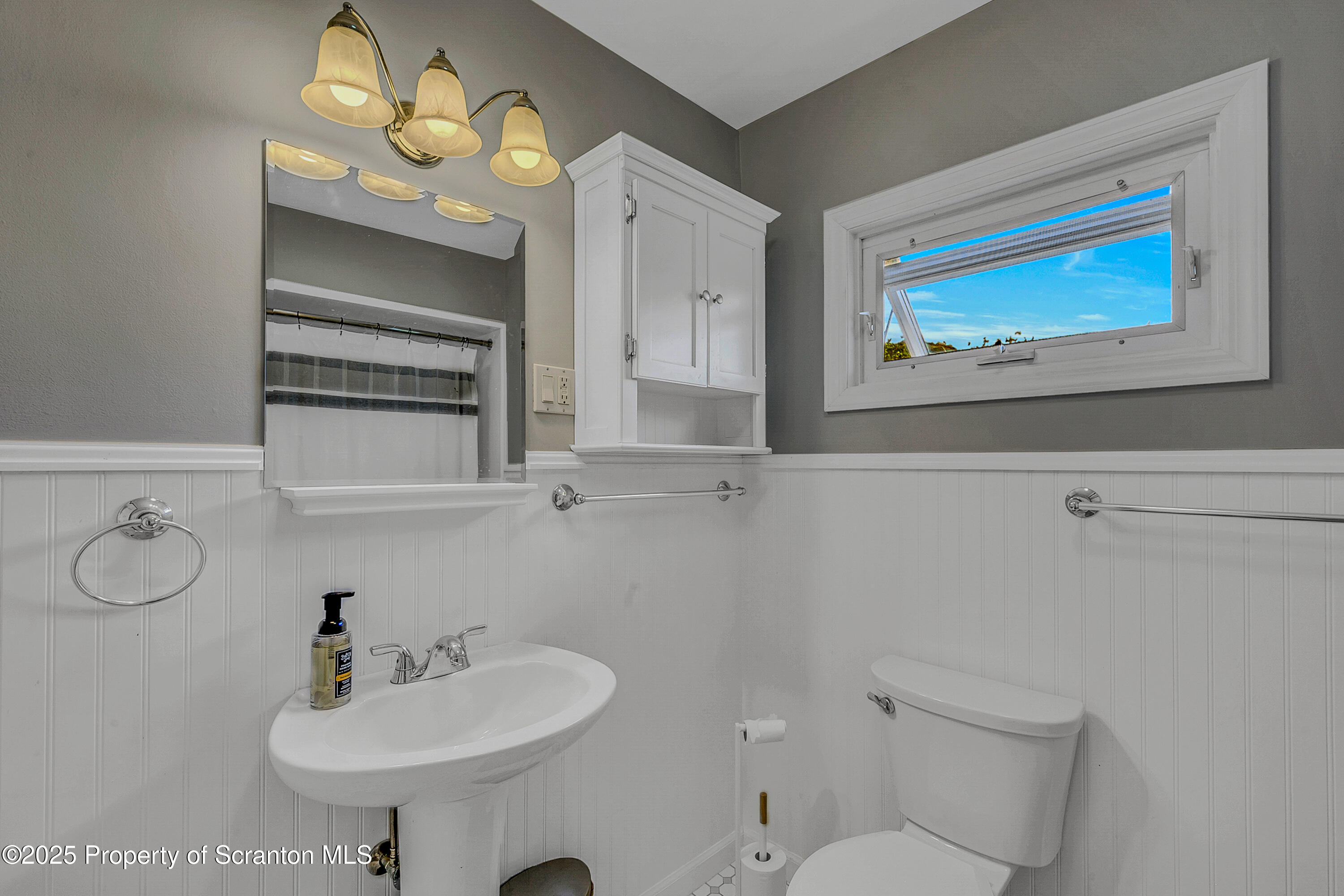 505 Main Avenue Clarks Summit, PA 18411 - Photo 33 of 76 Full Bathroom