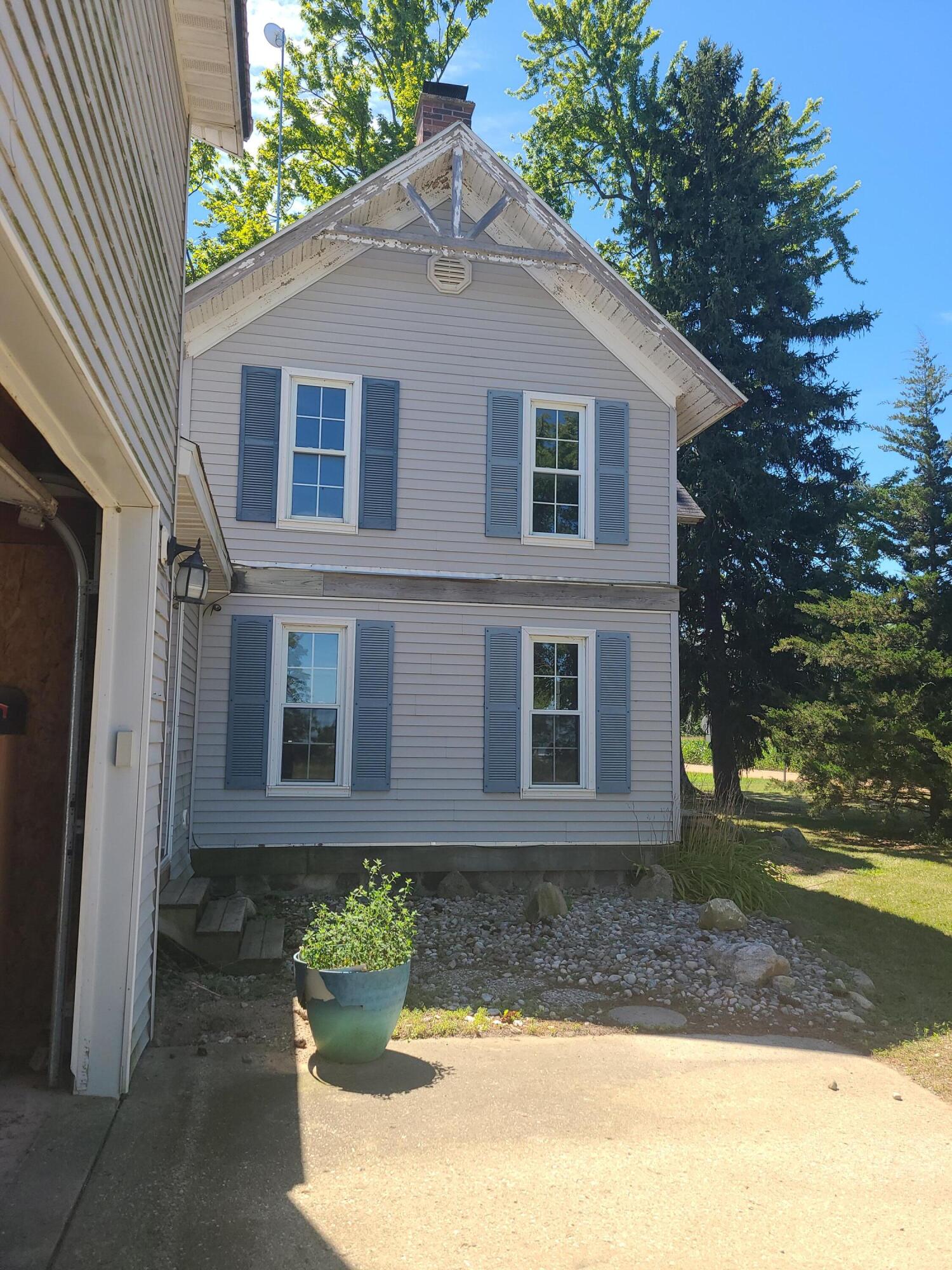 7607 Pendell Road Middleton, MI 48856 - Photo 2 of 47 Garage side of home