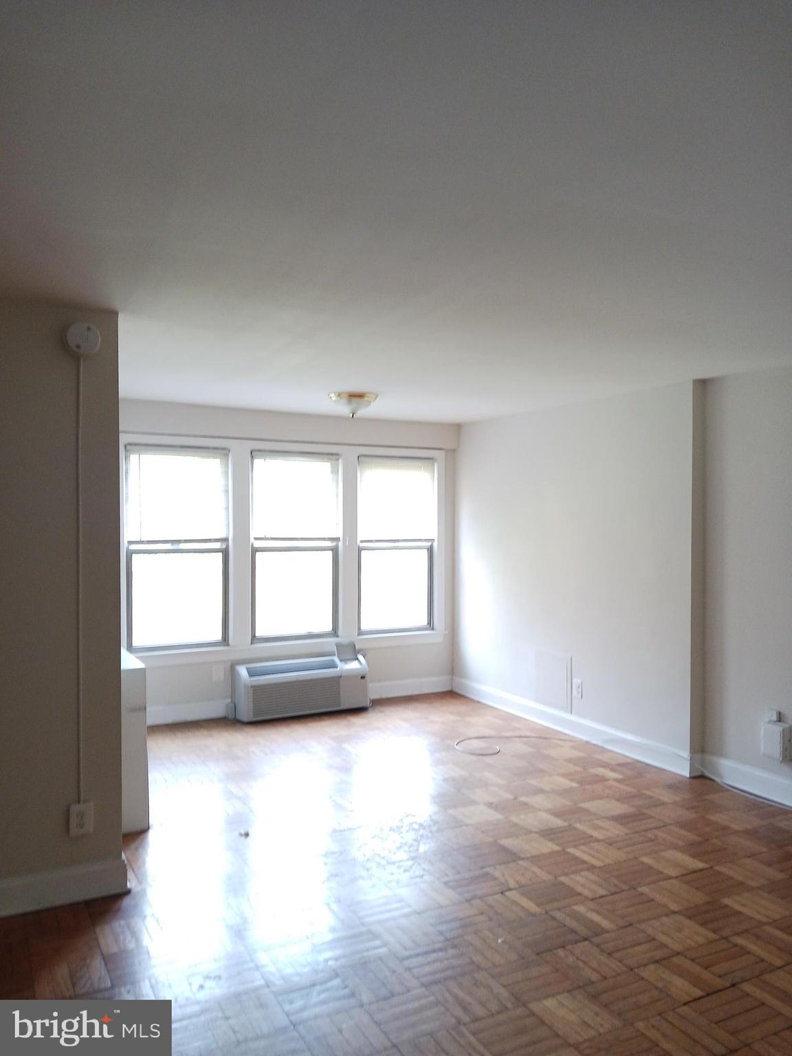 2500 Q Street Northwest, Unit 229 Washington, DC 20007 - Photo 5 of 41 Enter the sunny LR