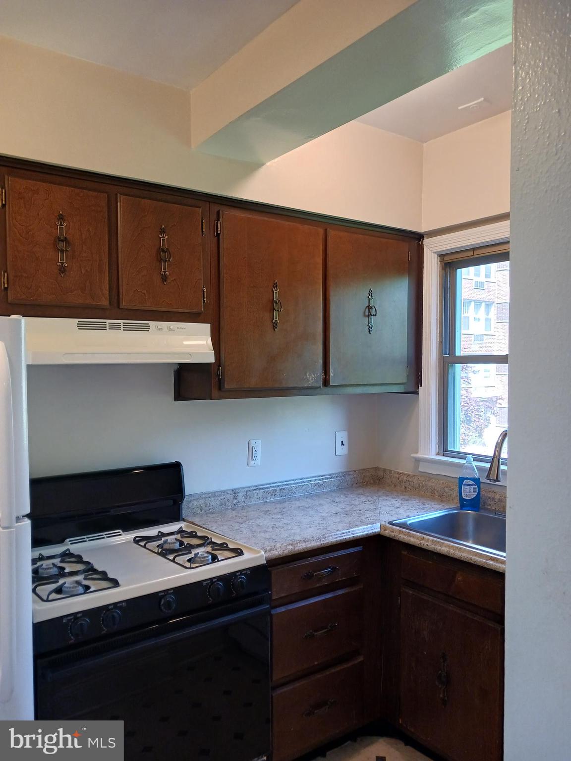2500 Q Street Northwest, Unit 229 Washington, DC 20007 - Photo 10 of 41 kitchen with gas stove