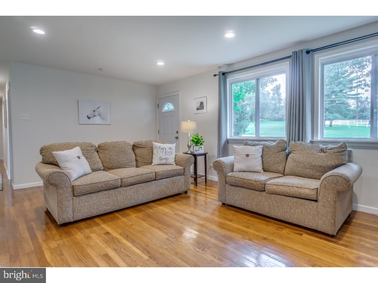 1550 Broad Run Road Downingtown, PA 19335 - Photo 11 of 25 Living Room