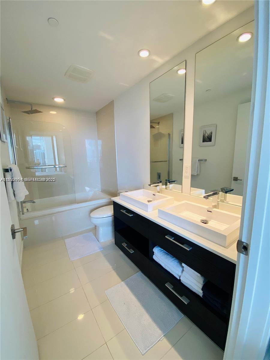 55 Southwest 9th Street, Unit 3001 Miami, FL 33130 - Photo 18 of 28