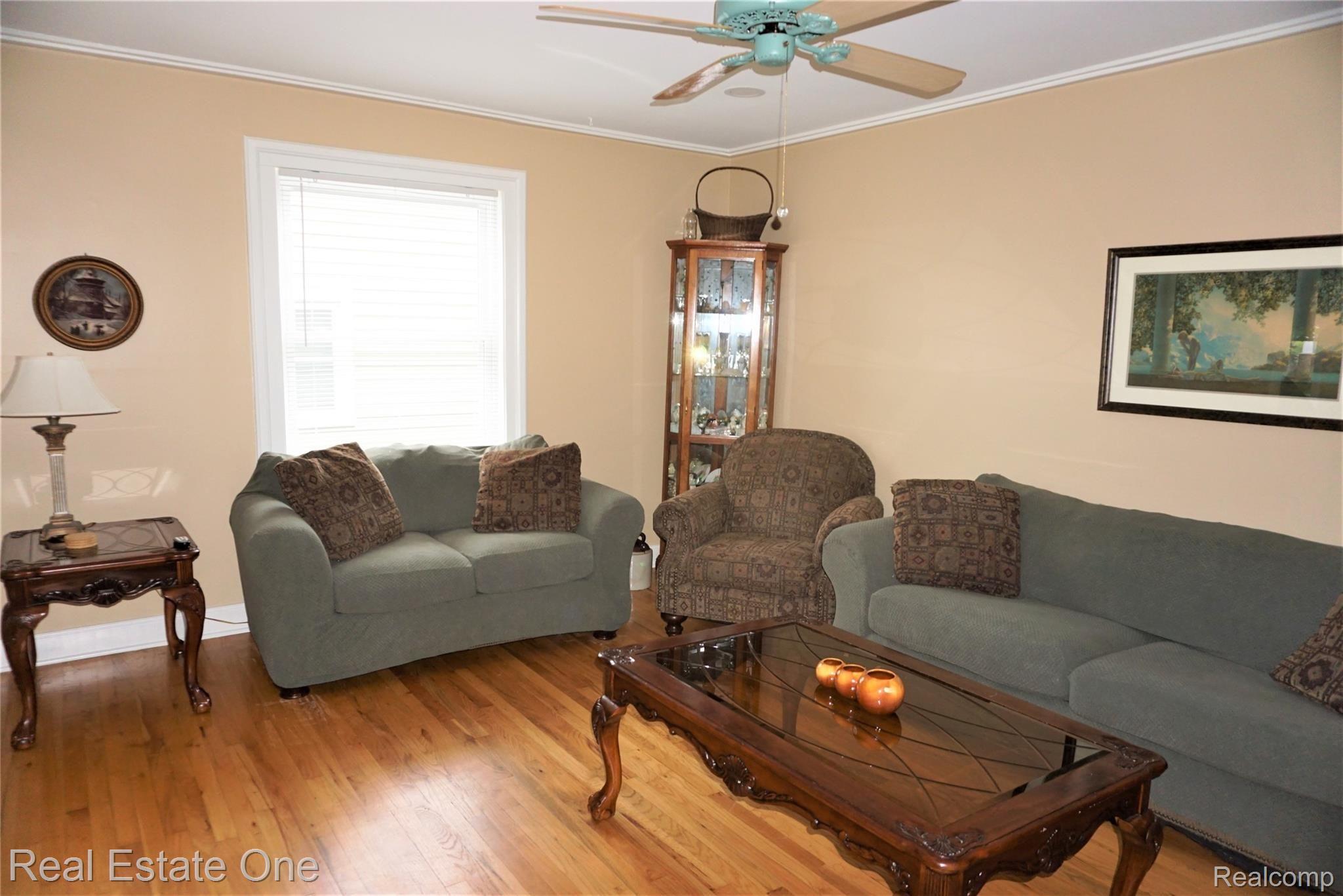129 Ferndale Avenue Rochester, MI 48307 - Photo 7 of 32 DSC02683 (2).JPG