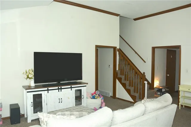 $425,000 | 1103 Northwest Porter Court, Blue Springs, MO 64015