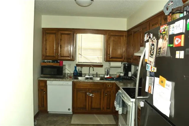 $425,000 | 1103 Northwest Porter Court, Blue Springs, MO 64015