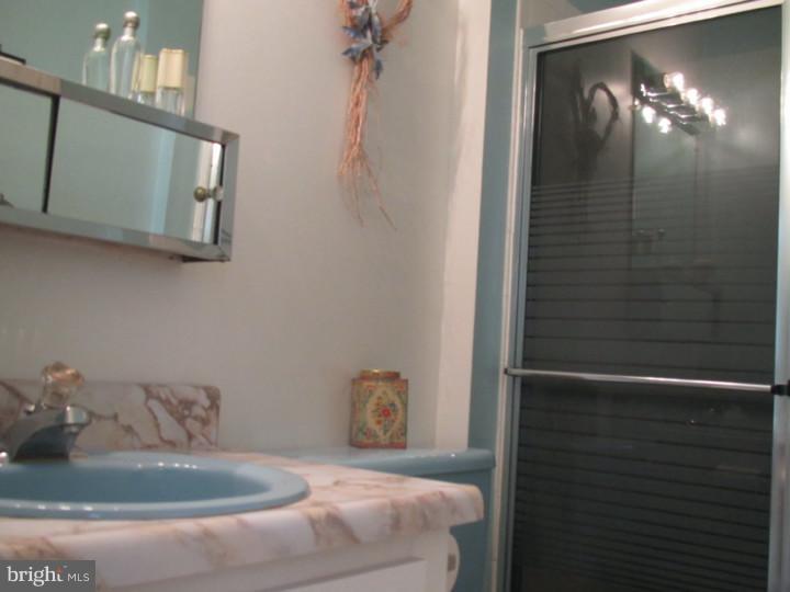 1800 Winding Way Clementon, NJ 08021 - Photo 14 of 23 Master Bathroom