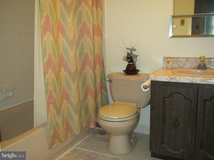 1800 Winding Way Clementon, NJ 08021 - Photo 22 of 23 Bathroom