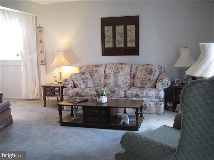 1800 Winding Way Clementon, NJ 08021 - Photo 5 of 23 Living Room