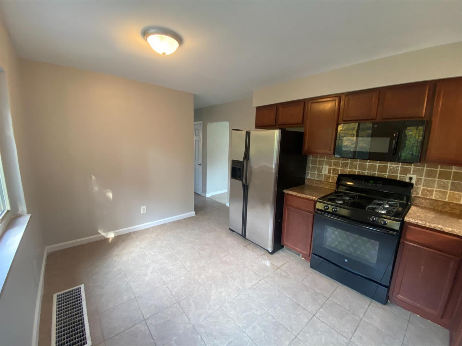 1157 Anderson Ferry Road Cincinnati, OH 45238 - Photo 6 of 21