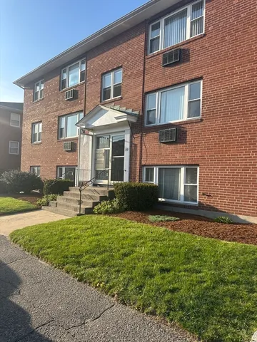 $2,300 | 39 Carey Avenue, Unit 5, Watertown, MA 02472