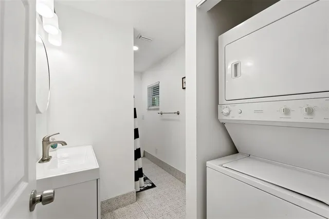 $915,000 | 13854 77th Avenue, Seminole, FL 33776