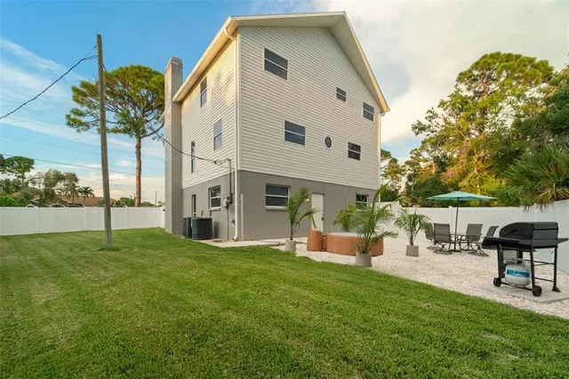 $915,000 | 13854 77th Avenue, Seminole, FL 33776