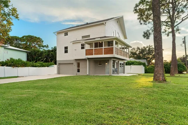 $915,000 | 13854 77th Avenue, Seminole, FL 33776