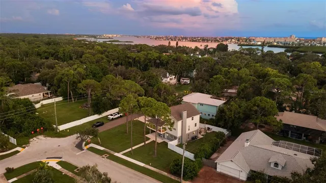 $915,000 | 13854 77th Avenue, Seminole, FL 33776