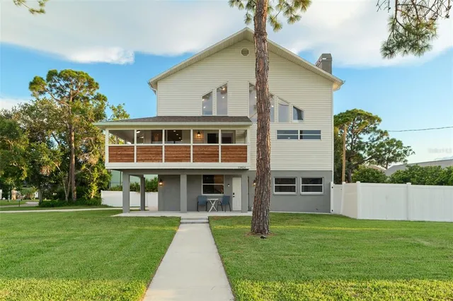 $915,000 | 13854 77th Avenue, Seminole, FL 33776