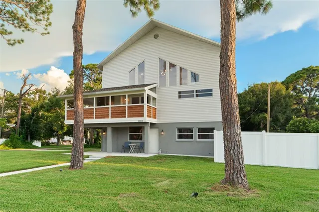 $915,000 | 13854 77th Avenue, Seminole, FL 33776