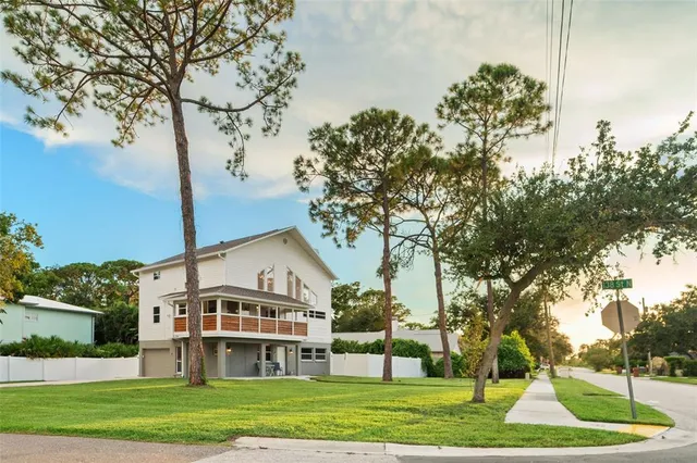 $915,000 | 13854 77th Avenue, Seminole, FL 33776