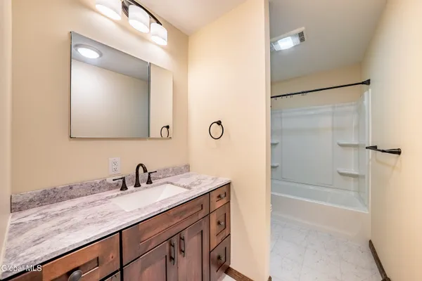 $879,900 | 364 Settles Hill Road, Altamont, NY 12009