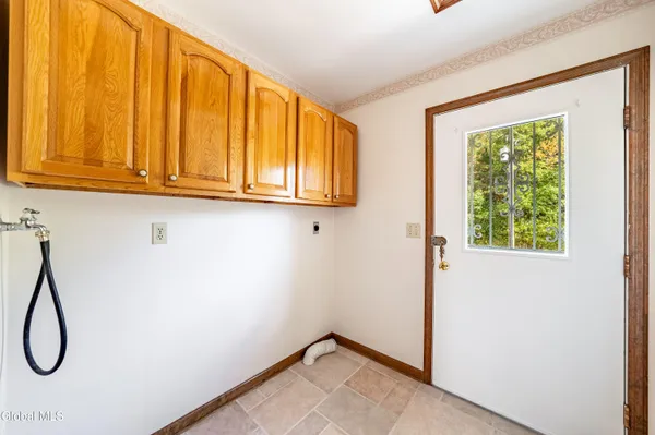 $879,900 | 364 Settles Hill Road, Altamont, NY 12009