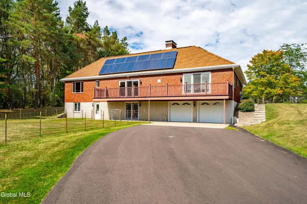 $879,900 | 364 Settles Hill Road, Altamont, NY 12009