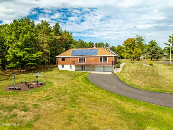 $879,900 | 364 Settles Hill Road, Altamont, NY 12009