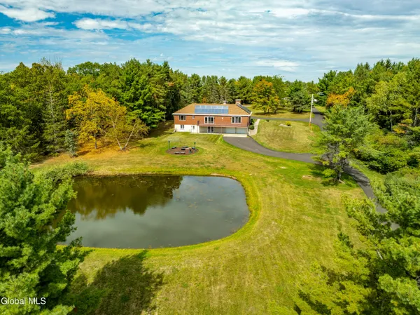 $879,900 | 364 Settles Hill Road, Altamont, NY 12009