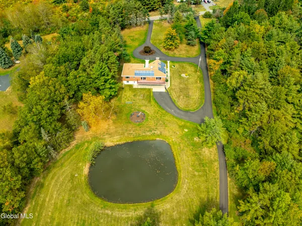 $879,900 | 364 Settles Hill Road, Altamont, NY 12009