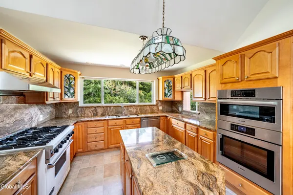 $879,900 | 364 Settles Hill Road, Altamont, NY 12009