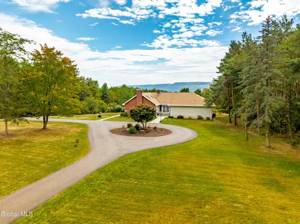 $879,900 | 364 Settles Hill Road, Altamont, NY 12009