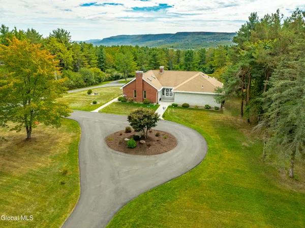 $879,900 | 364 Settles Hill Road, Altamont, NY 12009